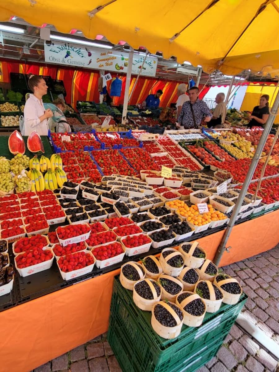 Market Schlossplatz, Wiesbaden Market Schlossplatz, Wiesbaden