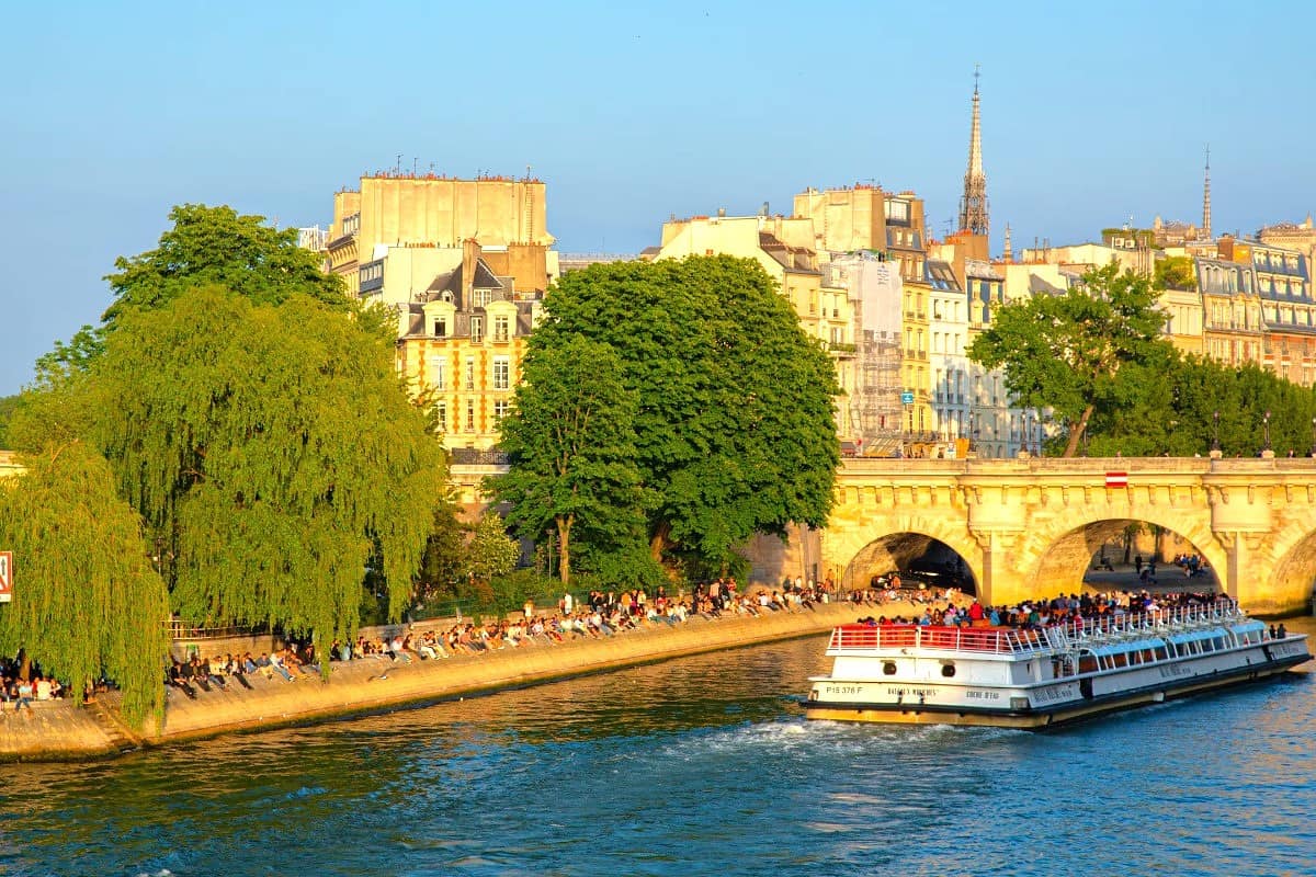 Vedettes du Pont Neuf, Le Marais